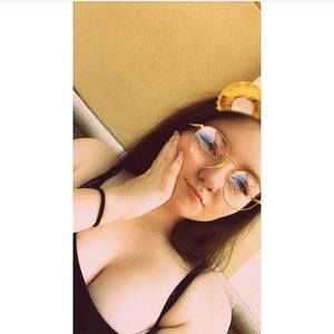 Meet your Posher, Abigail